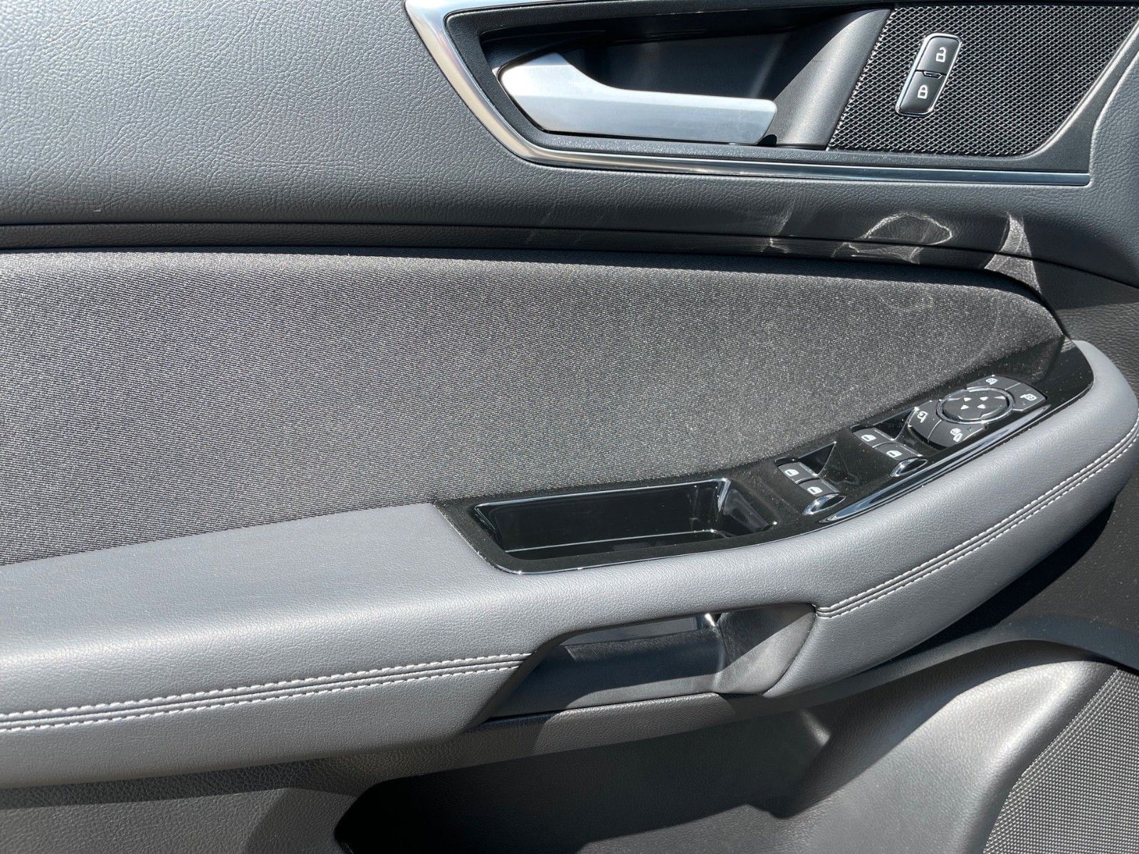 Fahrzeugabbildung Ford S-Max 2.0 EcoBlue Aut. Titanium+LED+...