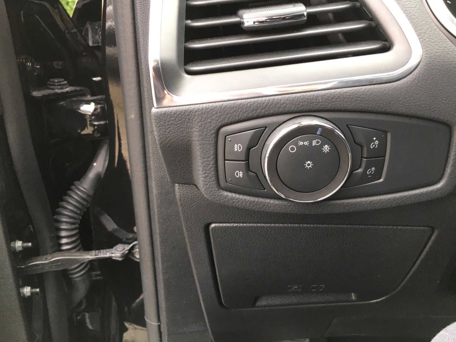 Fahrzeugabbildung Ford S-Max 2.0 EcoBlue Titanium Autom.+LED+AHK+7 Sitz