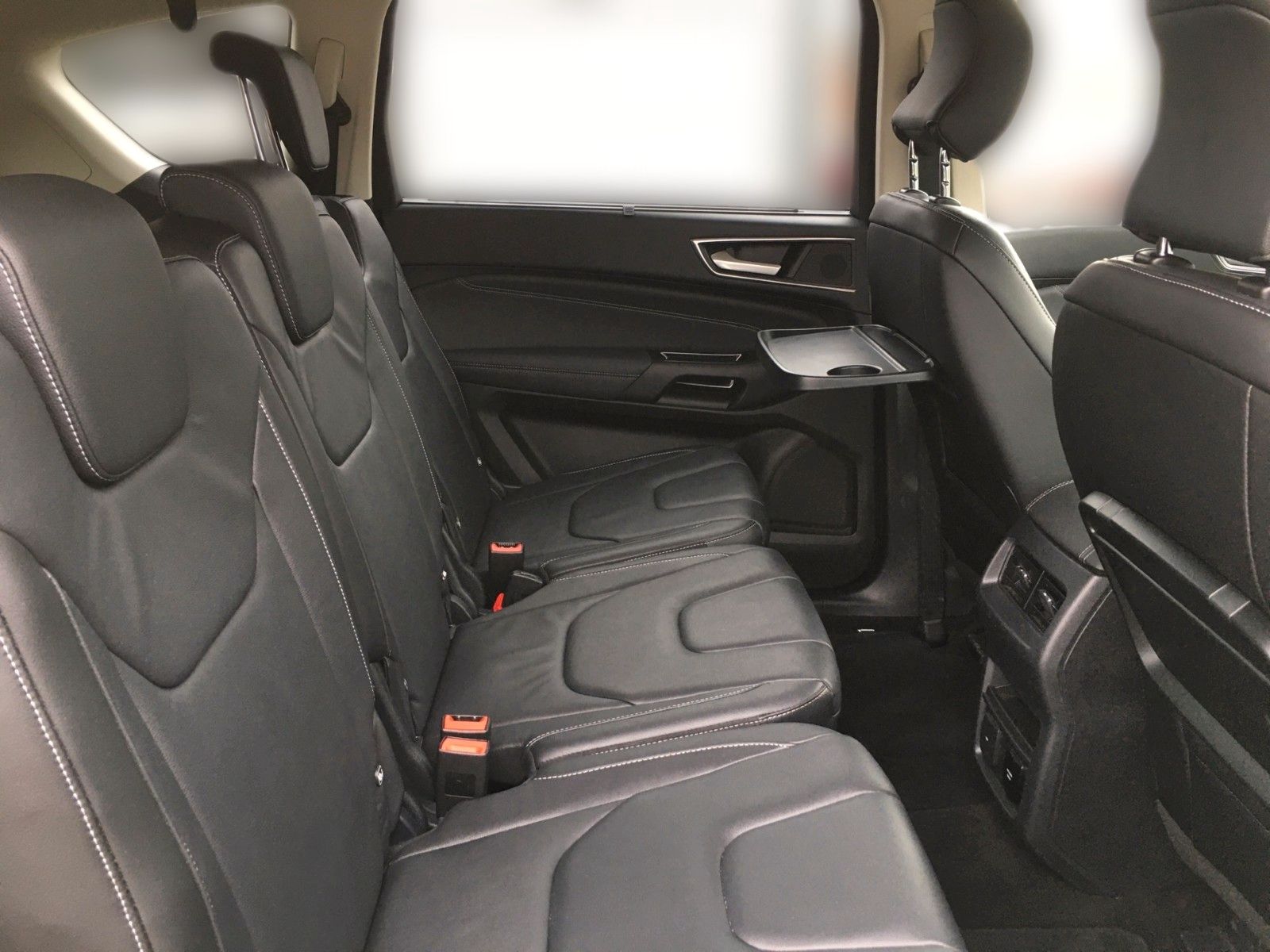 Fahrzeugabbildung Ford S-Max 2.0 EcoBlue Titanium Autom.+LED+AHK+7 Sitz