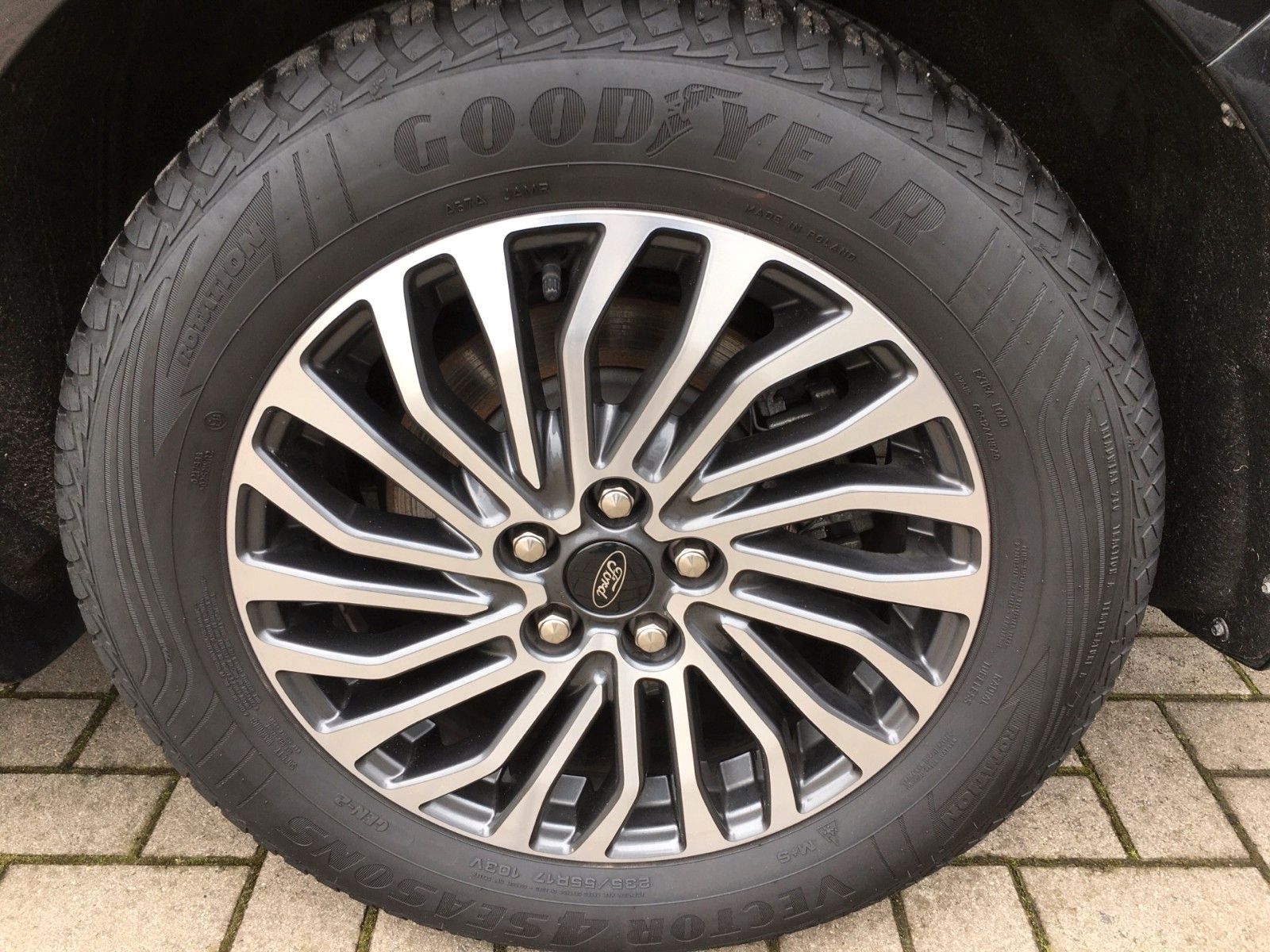 Fahrzeugabbildung Ford S-Max 2.0 EcoBlue Titanium Autom.+LED+AHK+7 Sitz