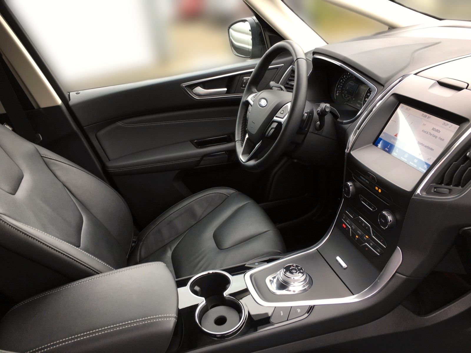 Fahrzeugabbildung Ford S-Max 2.0 EcoBlue Titanium Autom.+LED+AHK+7 Sitz